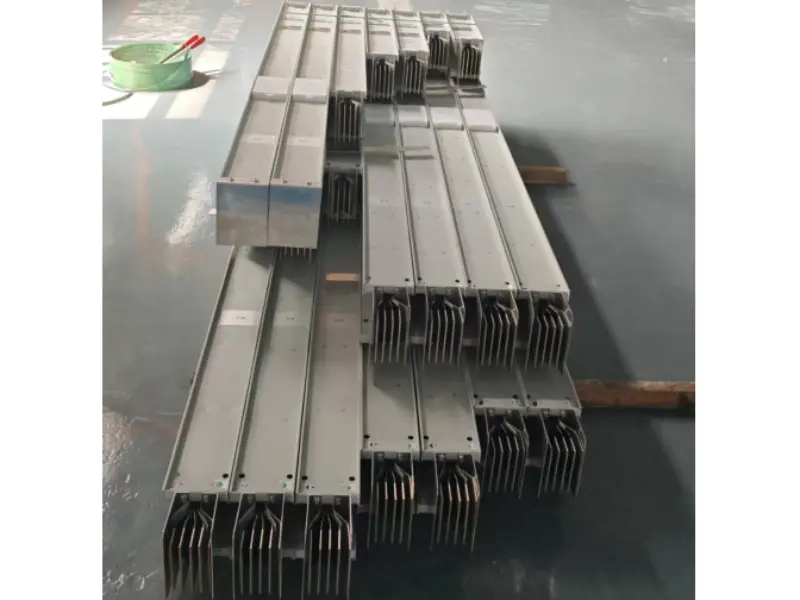 Fabricante profesional de electroductos que potencia los sectores de energía industrial y renovable con soluciones de distribución de energía personalizadas para fábricas y centros de datos