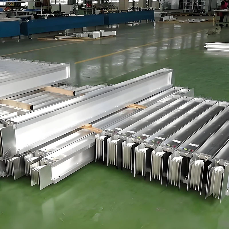 Vía bus cerrada de corriente media